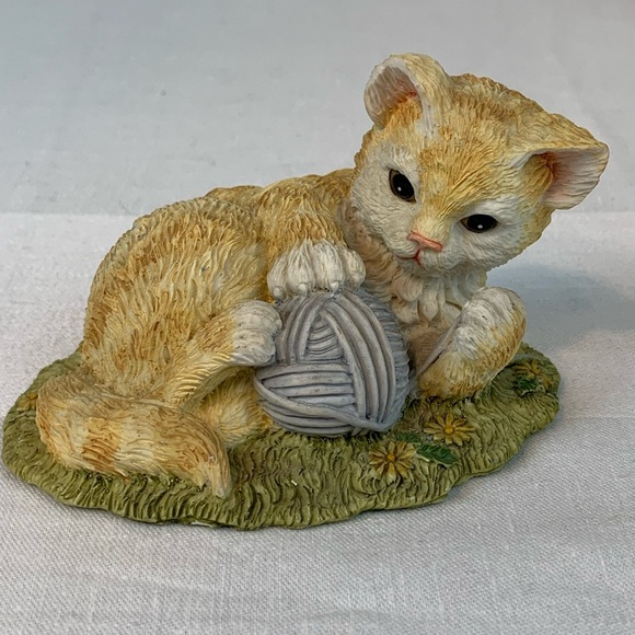 Vintage 1990’s Summit Collections Nature’s Friends Cat with Yarn Figurine - Picture 1 of 9
